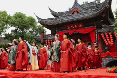 家国同庆 见证幸福! bibo必博医药程明郭晶伉俪加入绍兴市青年人才水上整体婚礼